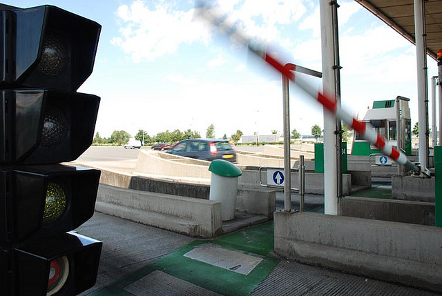 Gratuité, nationalisation ou baisse des tarifs sur les autoroutes : les conducteurs vont encore devoir payer